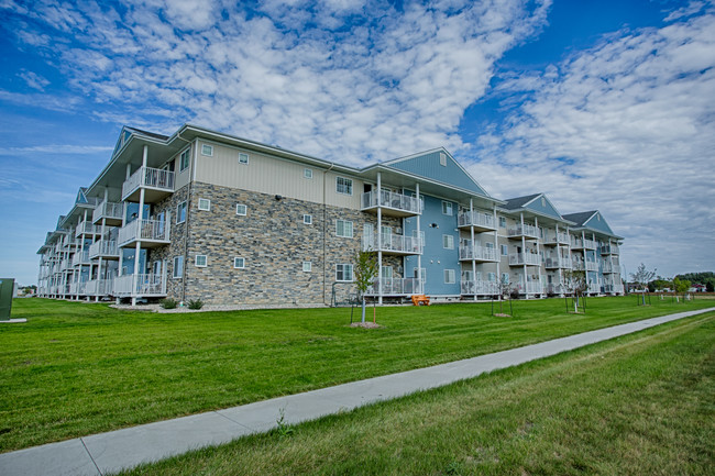 Silver Waters in Grand Forks, ND - Building Photo - Building Photo