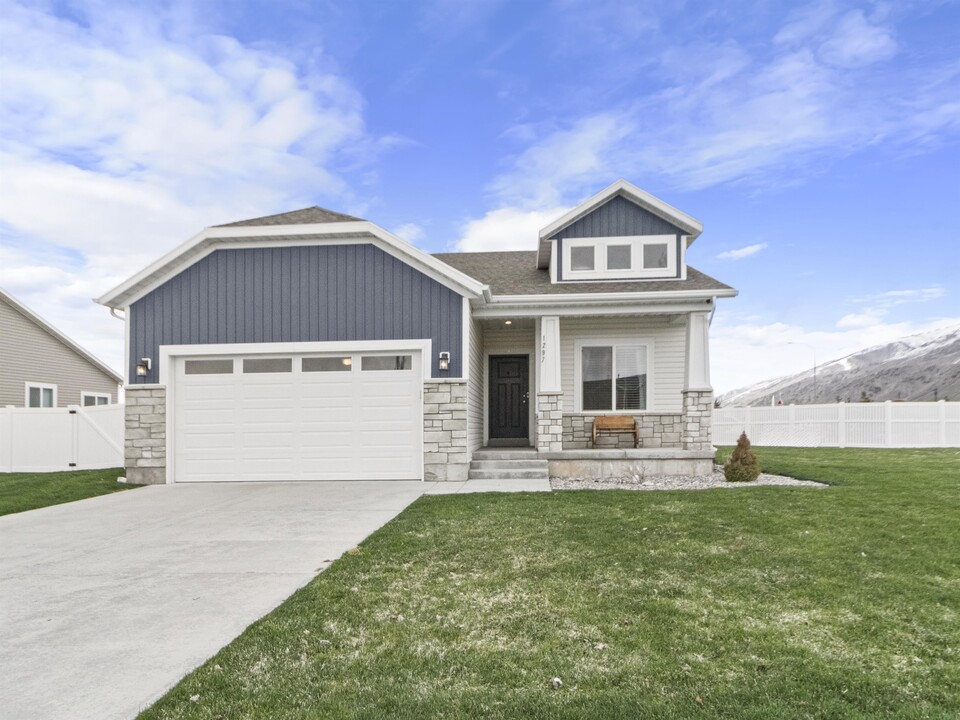 1297 E 330 S in Hyrum, UT - Building Photo