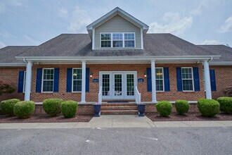 Waterford Village Apartments in Barboursville, WV - Building Photo - Building Photo