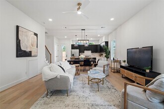 4108 Cortlandt St, Unit 5406 in Houston, TX - Building Photo - Building Photo