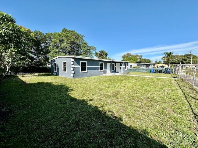 15920 Bunche Park School Dr in Miami Gardens, FL - Building Photo - Building Photo