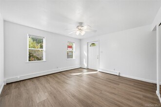 81 Atlantic Ave in West Sayville, NY - Building Photo - Building Photo