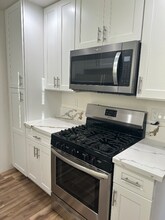 4705 16th Ave in Sacramento, CA - Foto de edificio - Building Photo