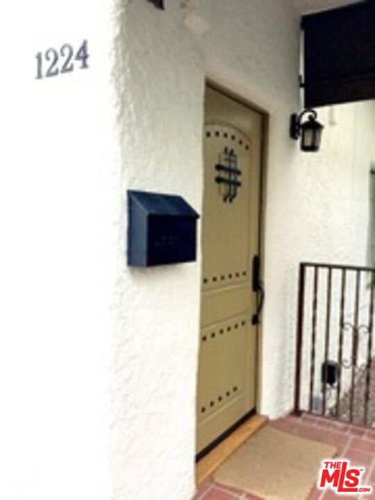 1224 Burnside Ave in Los Angeles, CA - Building Photo - Building Photo