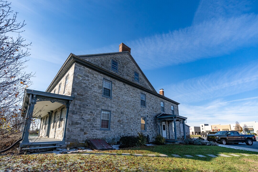 2200 Strickler Rd in Manheim, PA - Building Photo