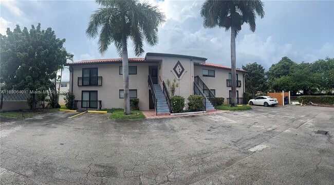 100 SE 5th Ave in Hallandale Beach, FL - Building Photo - Building Photo