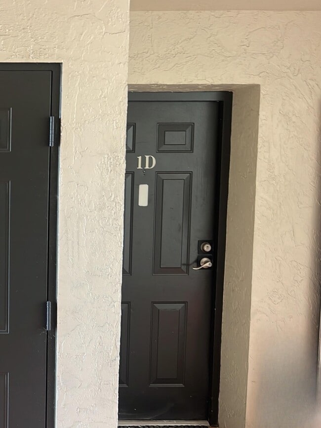 900 Crystal Lake Dr in Pompano Beach, FL - Building Photo - Building Photo