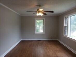 4000 Edwards Rd in Taylors, SC - Building Photo - Building Photo