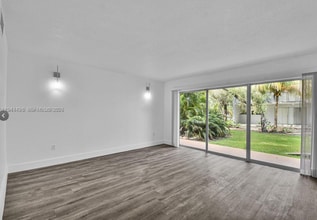9371 Fontainebleau Blvd, Unit 1101 in Miami, FL - Building Photo - Building Photo