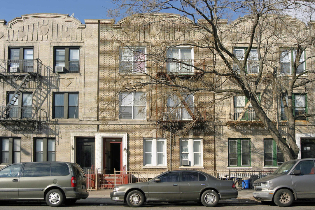 407 Cortelyou Rd in Brooklyn, NY - Building Photo