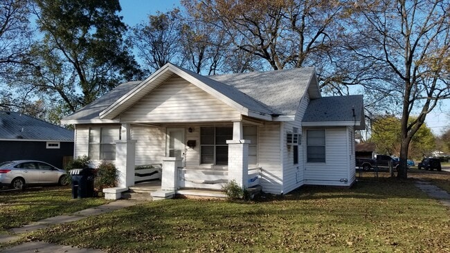 property at 400 W 17th St