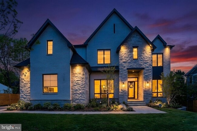 1100 Balls Hill Rd in McLean, VA - Foto de edificio - Building Photo