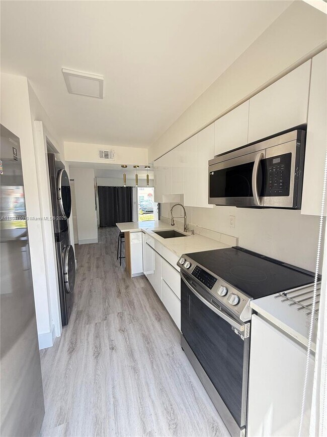 15250 SW 80th St, Unit 9 in Miami, FL - Building Photo - Building Photo