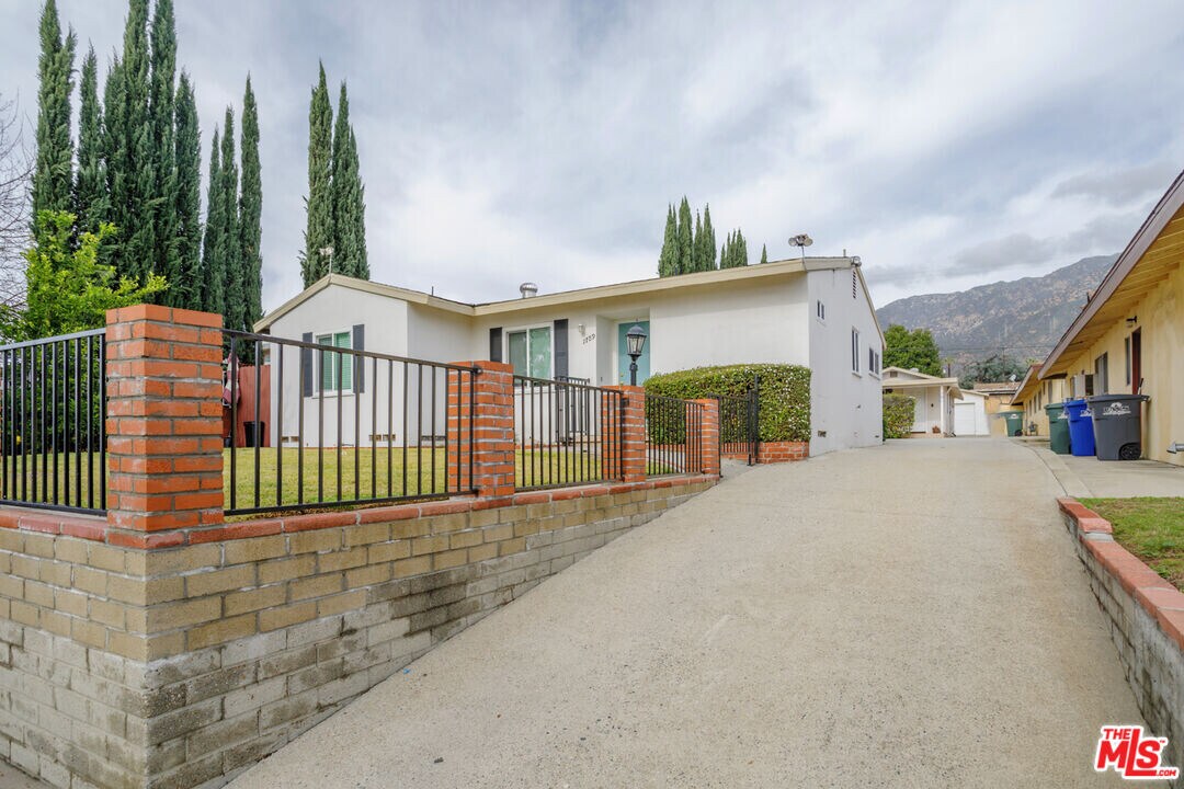 1789 Atchison St in Pasadena, CA - Building Photo