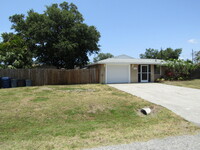 644 Cumberland Rd in Venice, FL - Foto de edificio - Building Photo