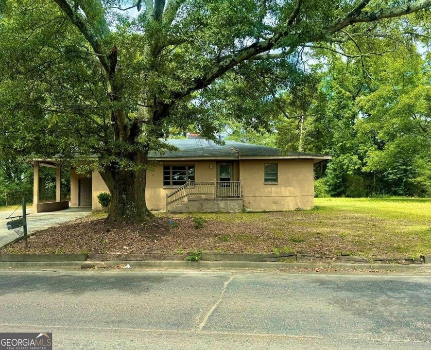 566 Lamar Dr in Forest Park, GA - Building Photo