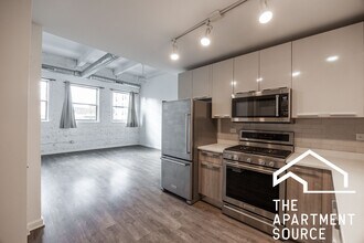 930 W Dakin St, Unit 3 in Chicago, IL - Foto de edificio - Building Photo