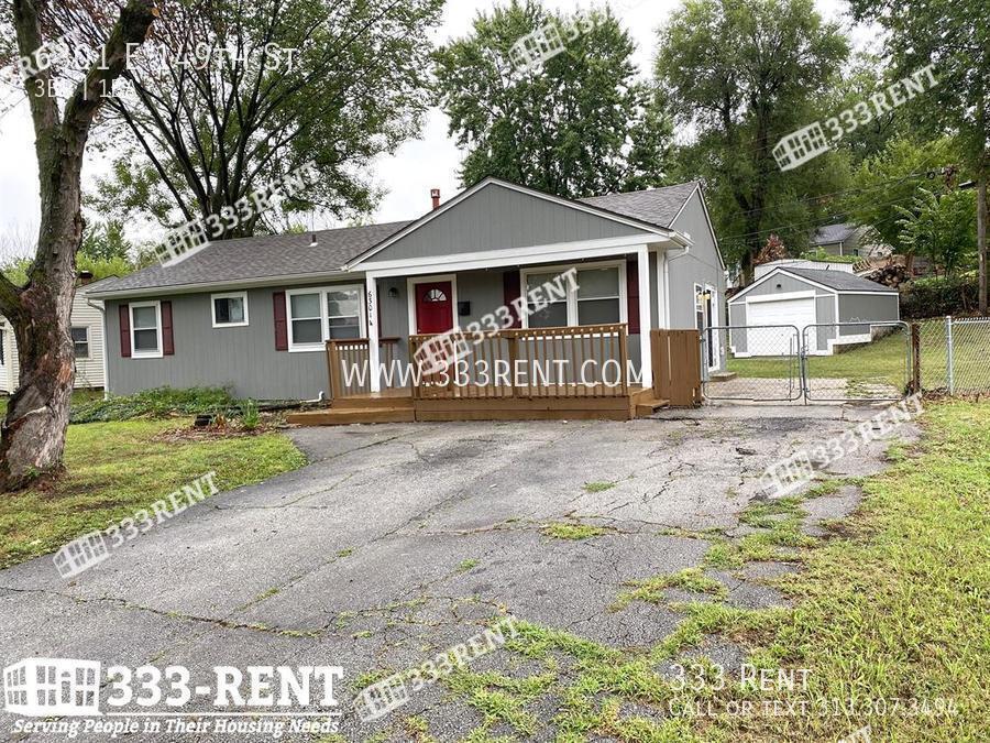 6301 E 149th St in Grandview, MO - Building Photo