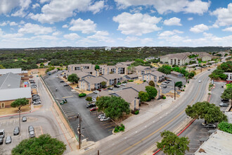 Chase Hill Apartments in San Antonio, TX - Foto de edificio - Building Photo