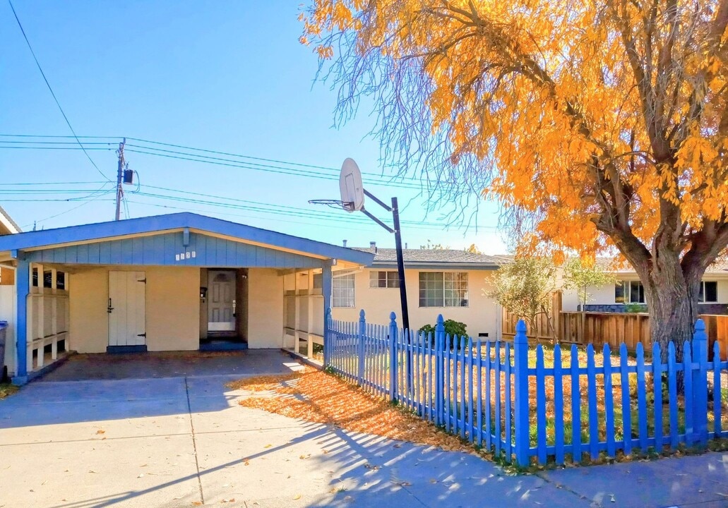 3338 Pepper Tree Ln in San Jose, CA - Building Photo