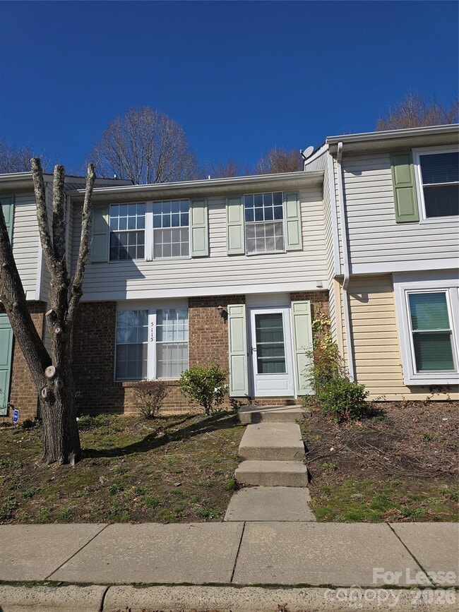 5115 Fair Wind Ln in Charlotte, NC - Building Photo - Building Photo