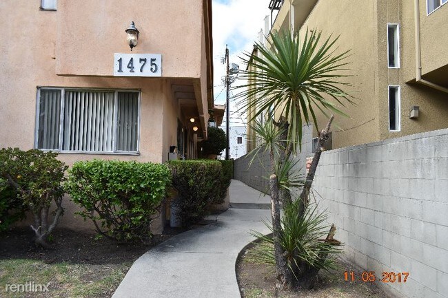 1475 S Wooster St in Los Angeles, CA - Foto de edificio - Building Photo