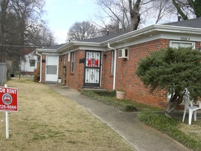 Oakwood Apartments in Birmingham, AL - Building Photo - Building Photo