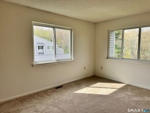 11 Hilltop Dr in Simsbury, CT - Building Photo - Building Photo