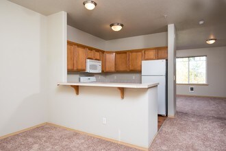 Marketplace Apartments in Fairview, OR - Foto de edificio - Building Photo