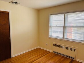 20 Union Ave in Glen Head, NY - Building Photo - Building Photo
