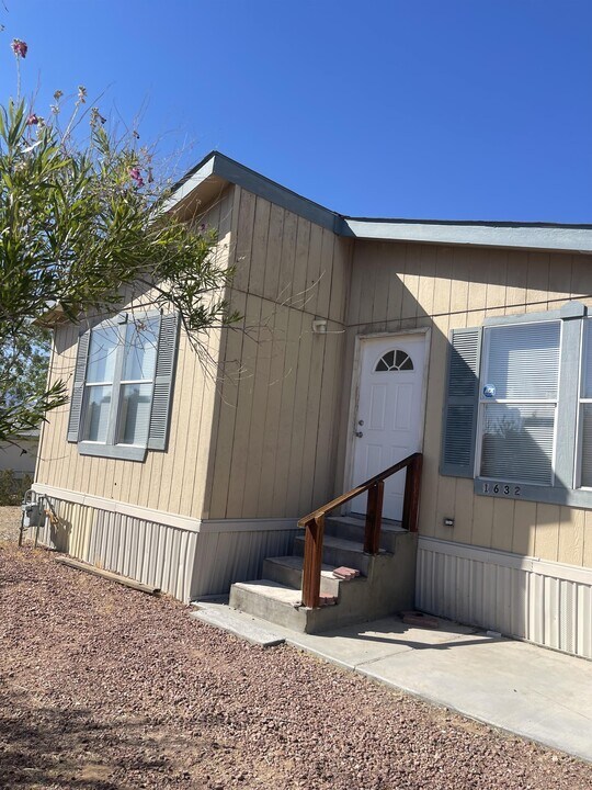 1632 Sierra Vista Dr in Bullhead City, AZ - Building Photo