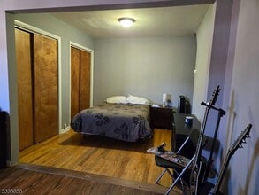 526 Valley Brook Ave in Lyndhurst, NJ - Building Photo - Building Photo