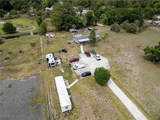 17861 Palm Creek Dr in North Fort Myers, FL - Building Photo - Building Photo