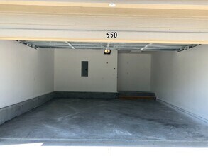 550 SE Maple Dr in Blue Springs, MO - Building Photo - Building Photo