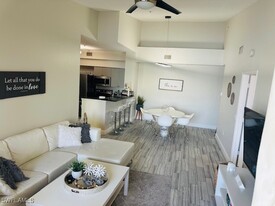 1205 Reserve Way in Naples, FL - Building Photo