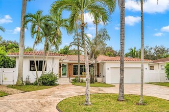 1080 NE 104th St in Miami Shores, FL - Building Photo - Building Photo