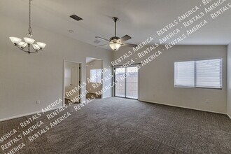 6615 E Splendid Ln in Tucson, AZ - Foto de edificio - Building Photo
