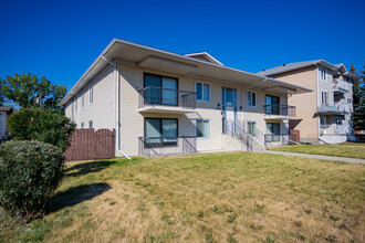 4323 75 St NW in Calgary, AB - Building Photo - Building Photo