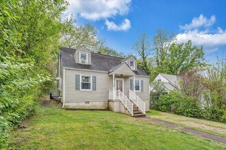 2428 Berkley Ave SW in Roanoke, VA - Building Photo - Building Photo