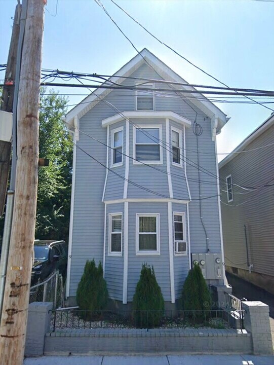 9 Clinton St in Chelsea, MA - Building Photo