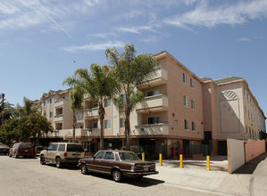 Harbor City Lights Apartments in Los Angeles, CA - Foto de edificio - Interior Photo