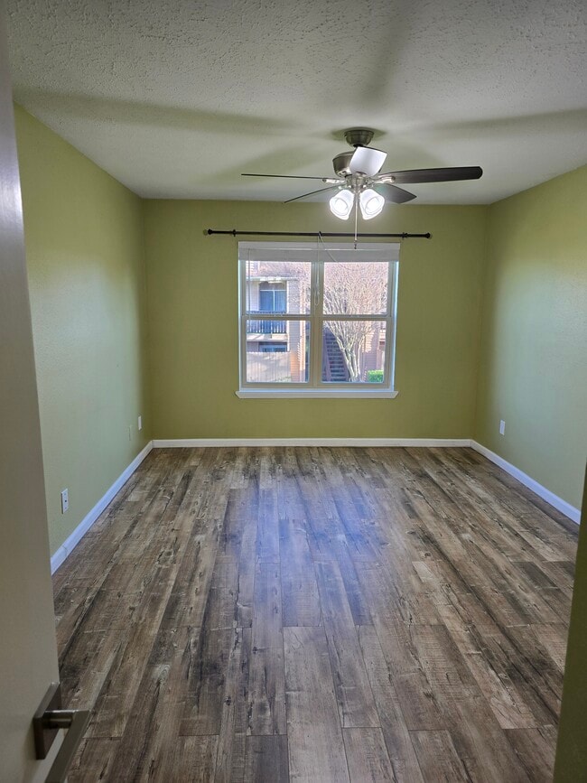 10555 Turtlewood Ct, Unit 1005 in Houston, TX - Foto de edificio - Building Photo