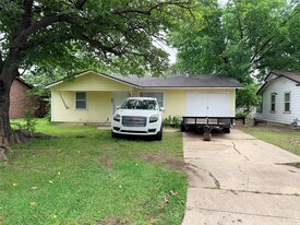 712 Juno Ln in Denton, TX - Building Photo