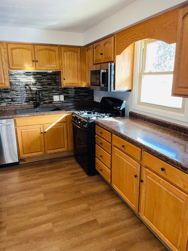 1742 Windsor Rd, Unit A in Mansfield, OH - Foto de edificio - Building Photo