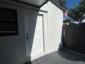 135 E 37th St in Hialeah, FL - Building Photo