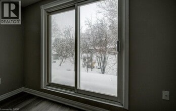 930 Eagle St N in Cambridge, ON - Building Photo - Building Photo