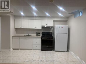 28 Lugano Crescent in Markham, ON - Building Photo - Building Photo