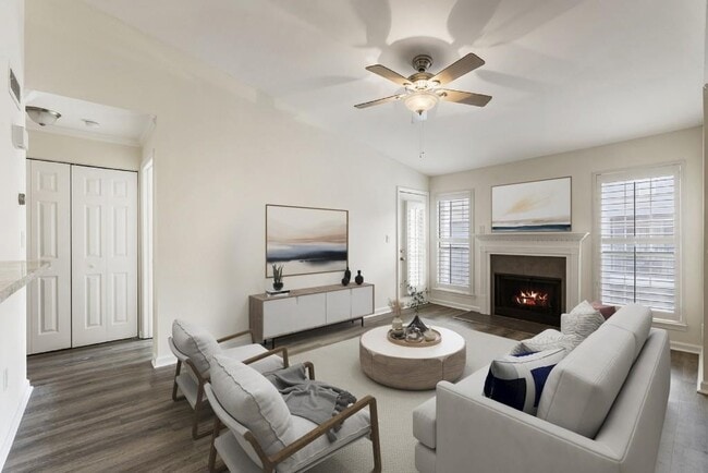 210 Granville Ct in Atlanta, GA - Building Photo - Building Photo