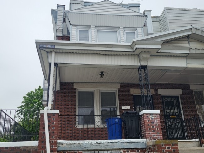 property at 5044 N Sydenham St