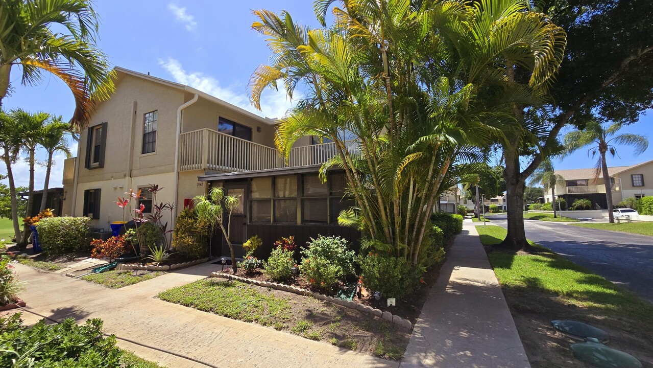 7442 SE Jamestown Terrace in Hobe Sound, FL - Building Photo